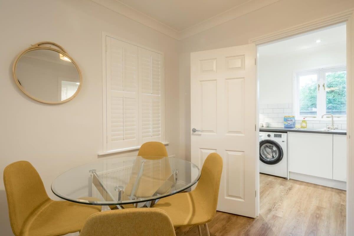 Lovely 1 Bed Apartment With Free Parking & Garden CBG Extérieur photo