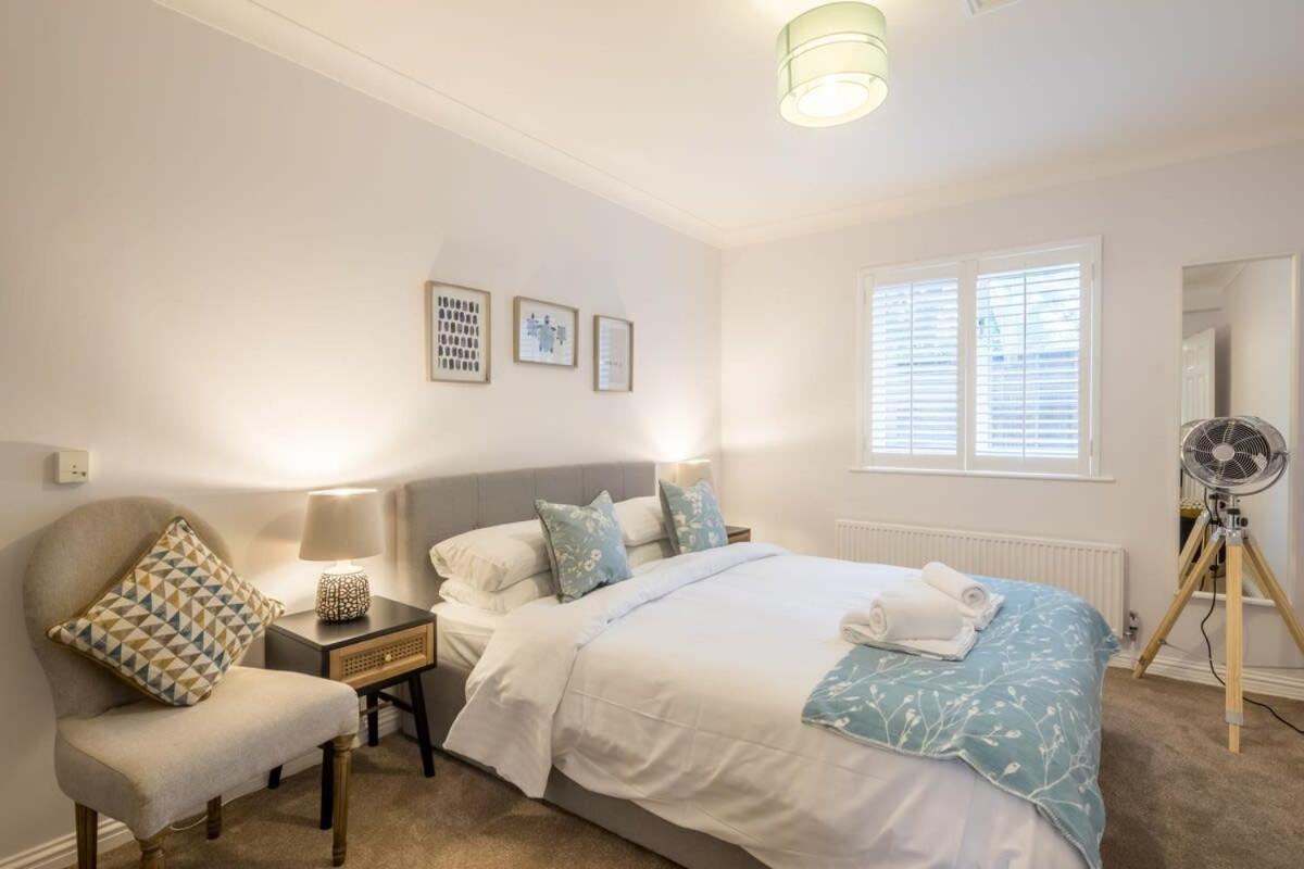 Lovely 1 Bed Apartment With Free Parking & Garden CBG Extérieur photo