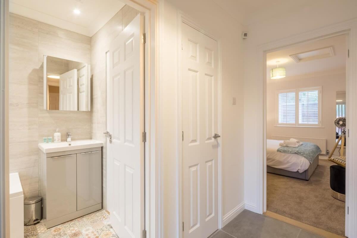 Lovely 1 Bed Apartment With Free Parking & Garden CBG Extérieur photo