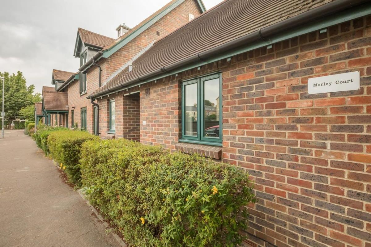 Lovely 1 Bed Apartment With Free Parking & Garden CBG Extérieur photo